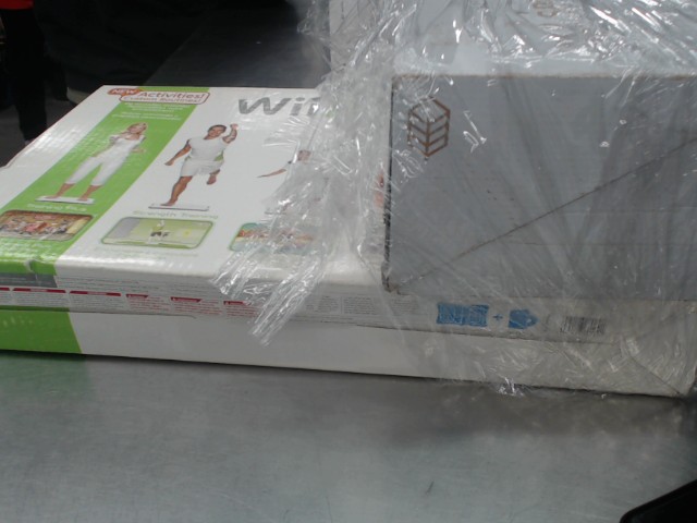 Nintendo wii dans boite avec wii fit box