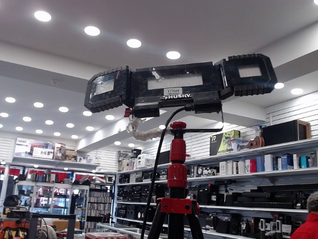 Lampe de travail tr�pied led multidirect