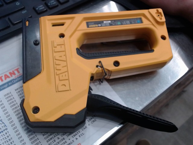 Brocheuse-cloueuse+sac+staples