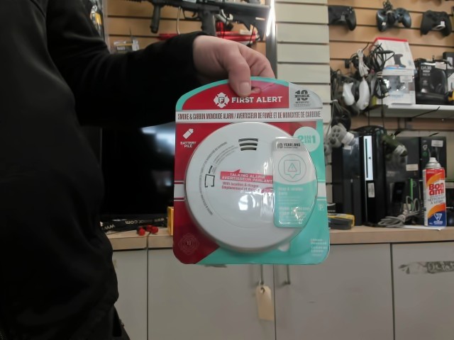 Smoke and carbon detector