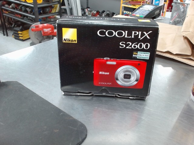 Nikon coolpix s2600 avec chargeur