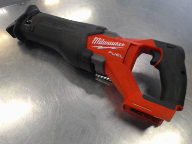Sawzall milwaukee a batt