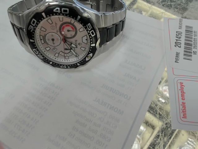 Montre bulova gris et noir