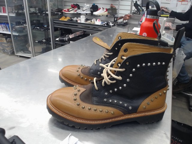 Botte noire brune cuire avec studs