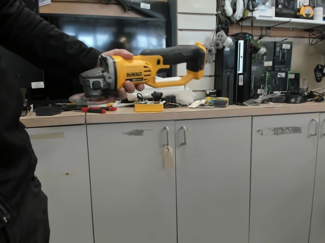 Grinder dewalt tool