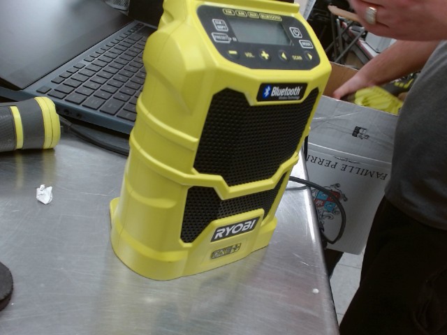 Radio ryobi bluetooth