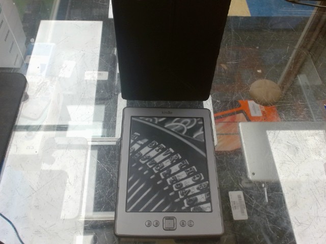 Kindle ereader gris avec case