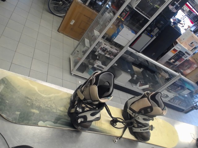 Snowboard + bottes de snow