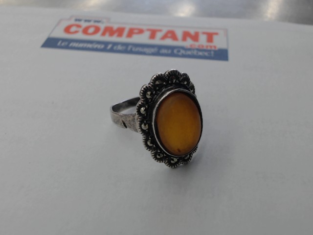 Bague en argent avec pierre ambre