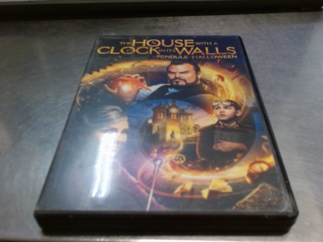 The house with a clock in its walls