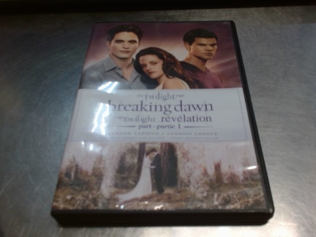The twilight saga breaking dawn part 1