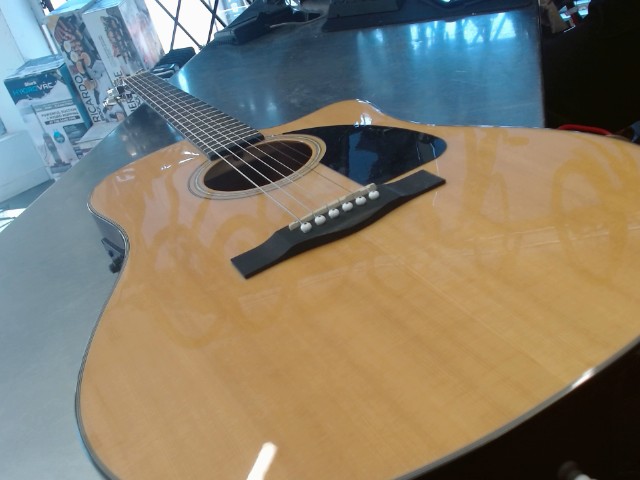 Guitard beige avec cave fender