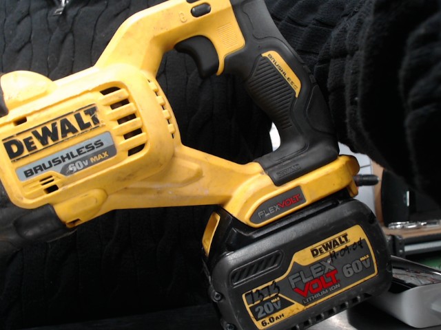 Sawzall dewalt avec batterie 6ah