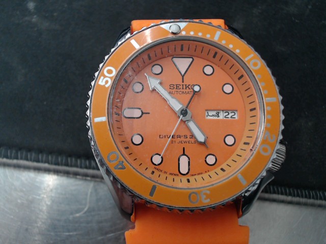 Seiko divers watch orange arabic date