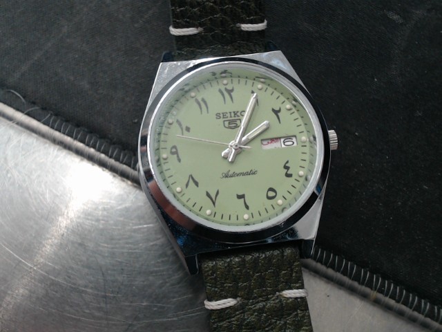 Seiko 5 green arabic numbers automatic