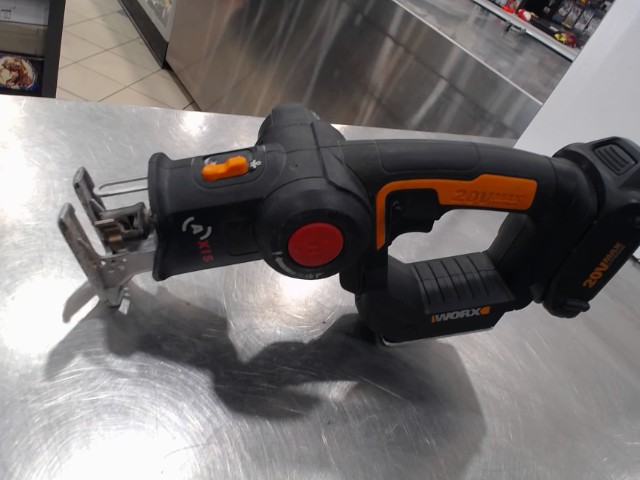 Passe partout/scie sauteuse 2 en 1 +batt