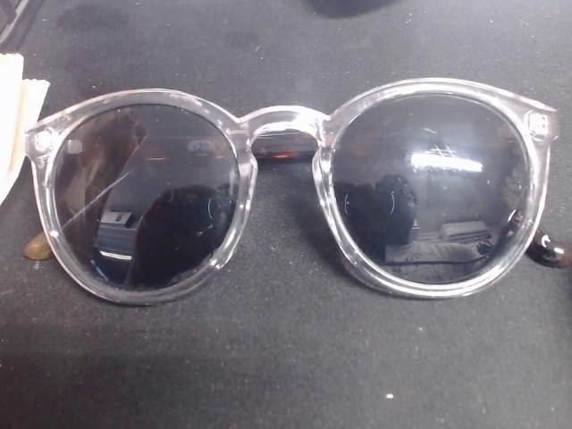 Lunette de soleil transparente