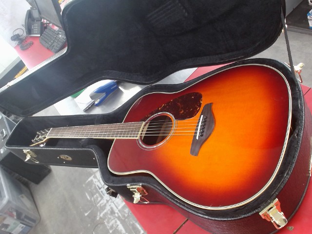 Guitare acoustique+case