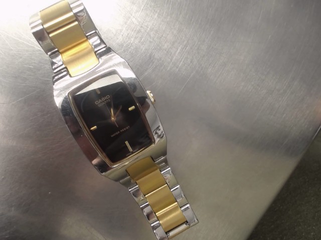 Montre couleur argent et or