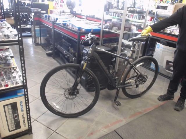 V�lo hybride medium 18 pouces gris