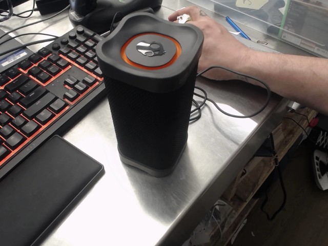 Speaker bluthoot avec basse sur coter