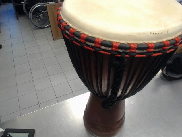 Tamtam a percussion african + sac noir