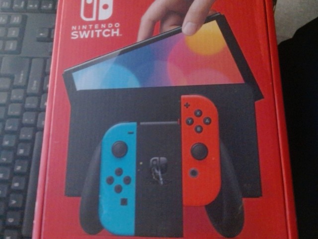 Nintendo switch oled + boite + acc