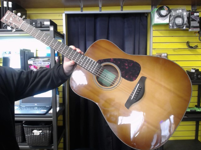 Guitare acoustique pratiquement neuve