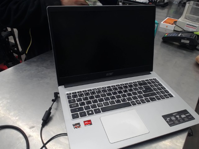 Acer aspire 3 pw23400 amd ryzen 3 8gb ra