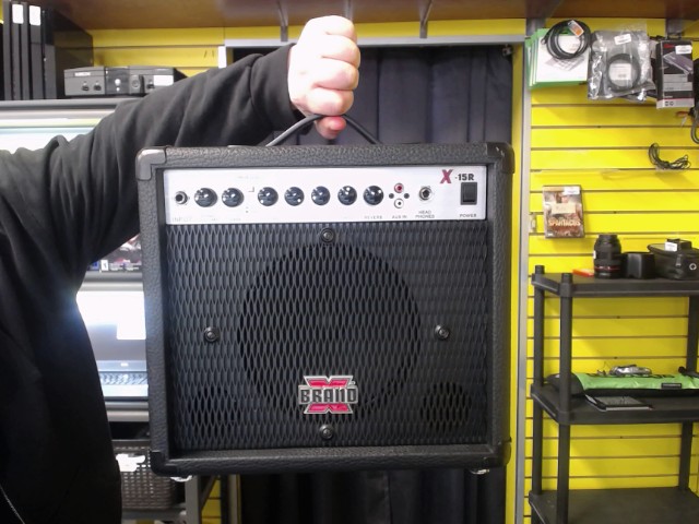 Amplificateur de guitare 15w comme neuve
