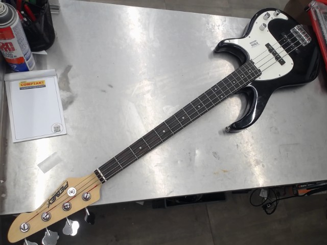 Basse electrique noir blanc