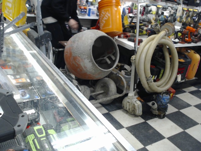 Mixer beton pyramide location 4388