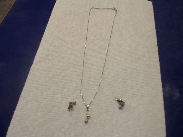 Ensemble chaine et boucles d'oreilles