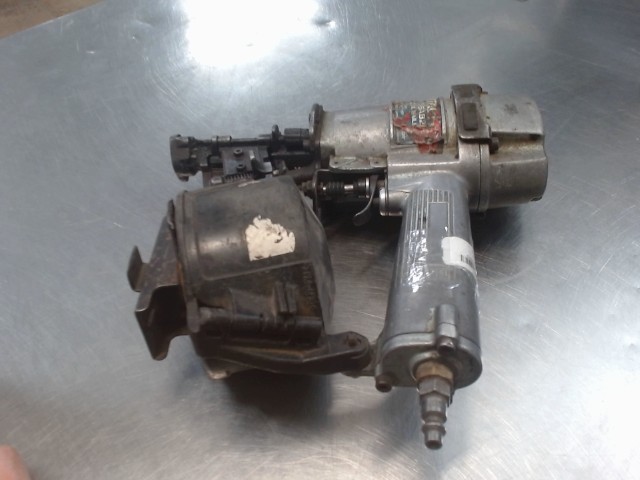 Cloueuse a couverture grise