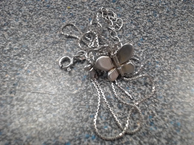 Petite chaine en argent briser