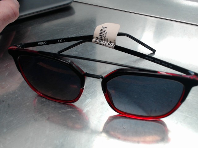 Lunettes rouges soleil