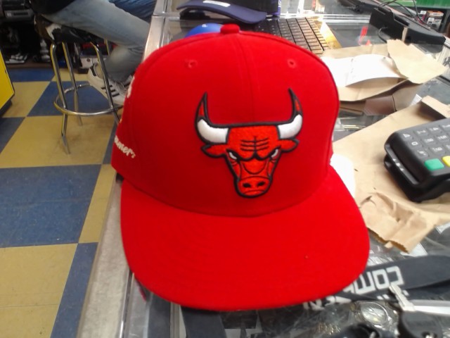 Raptor casquette rouge