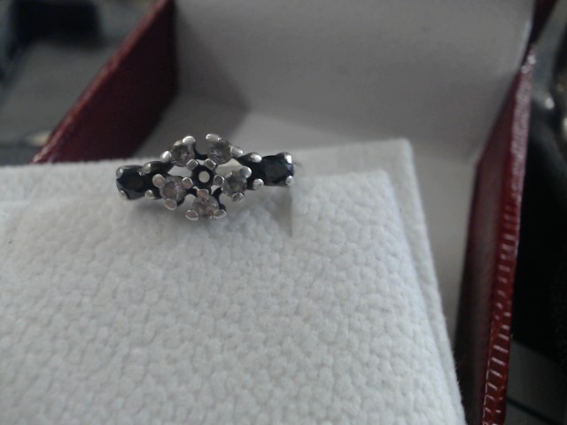 Bague avec pierres noires