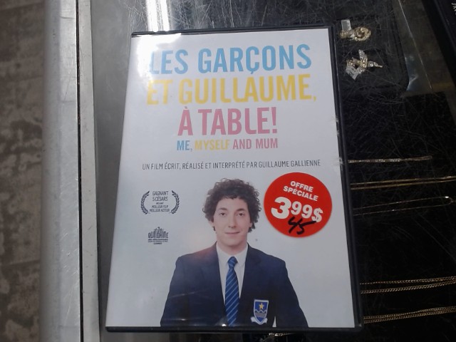 Les garcons et guillaume a table