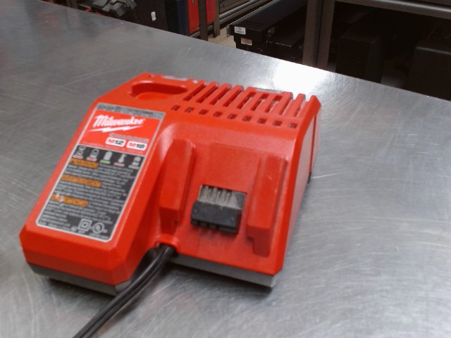 Chargeur de batterie milwaukee