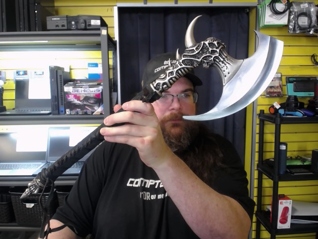 Hache decorative pogn� en cuir