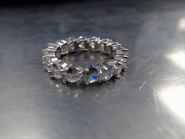 Bague en argent avec pierre vitre coeur