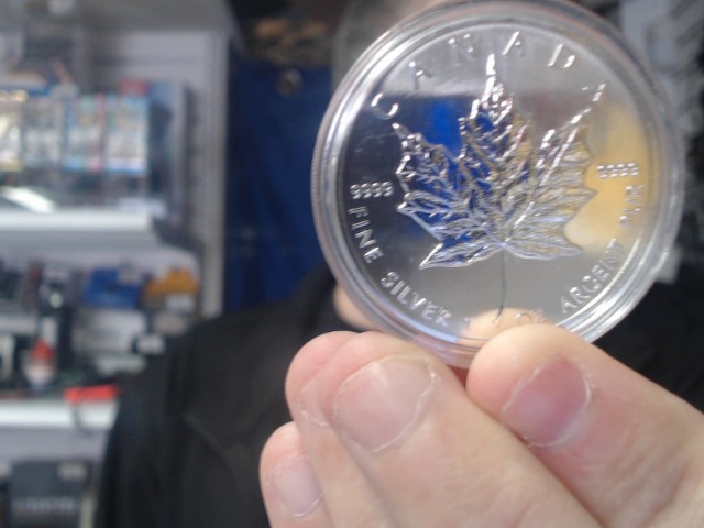 5 dollar 2001 fine silver 1 0z .9999