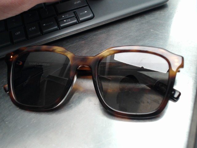 Lunettes soleil brunes