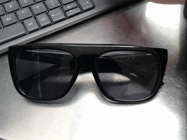 Lunettes soleil noir