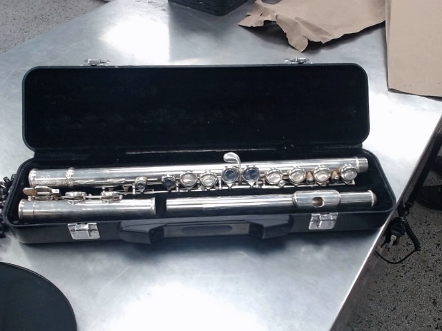Silver plated carlton cfl100 flute