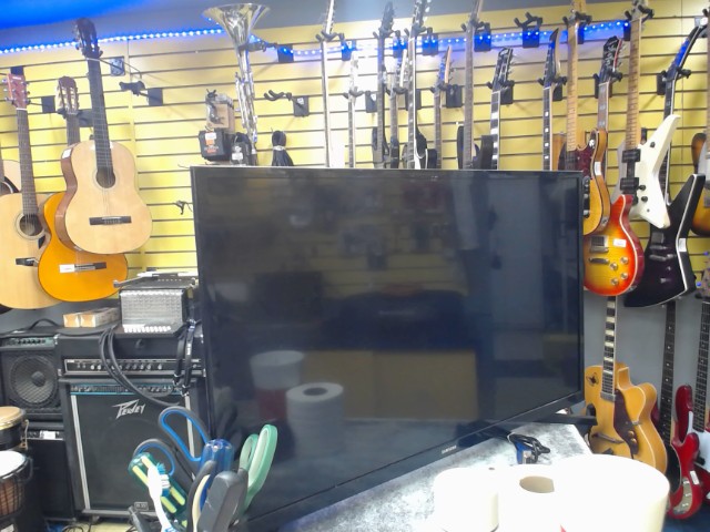 Tv noire avec manette