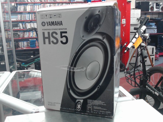 Powered studio monitor hs5 en boite