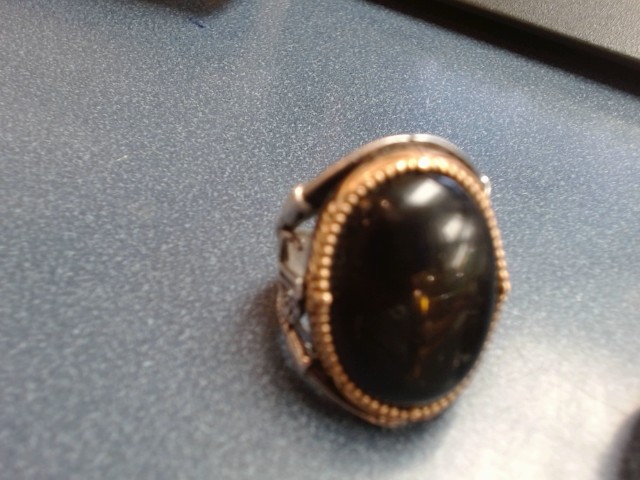 Bague argent avec grosse roche noire