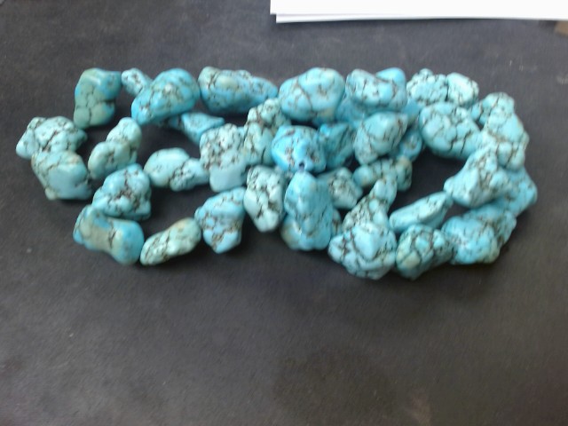 Chaine avec plein pierre bleu fantasy